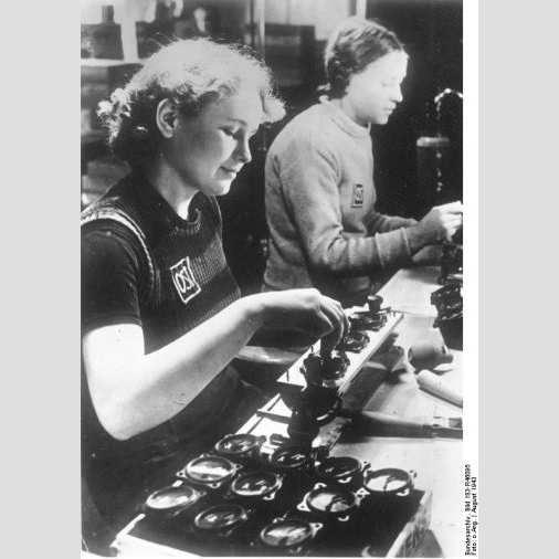 Фабрики Сименс, производство измерительных инструментов. Август 1943 